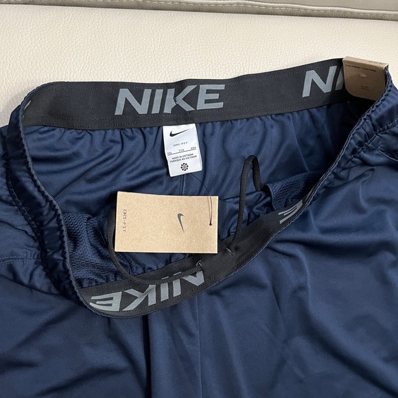 NWT - Nike Men’s Embroidered Logo Training Shorts - Size XXL - Picture 4 of 7